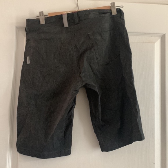 Outdoor Researxh. Women's cycling shorts - Picture 2 of 3